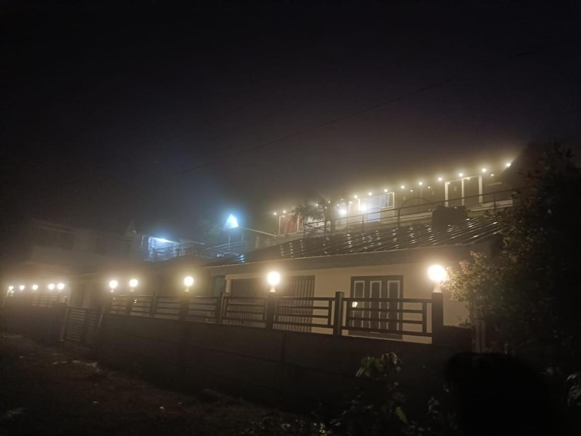 Vagamon Lake Palace Ostello Esterno foto