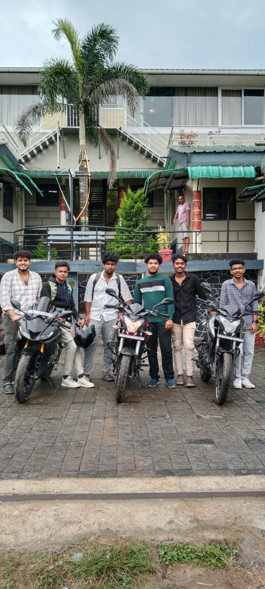 Vagamon Lake Palace Ostello Esterno foto